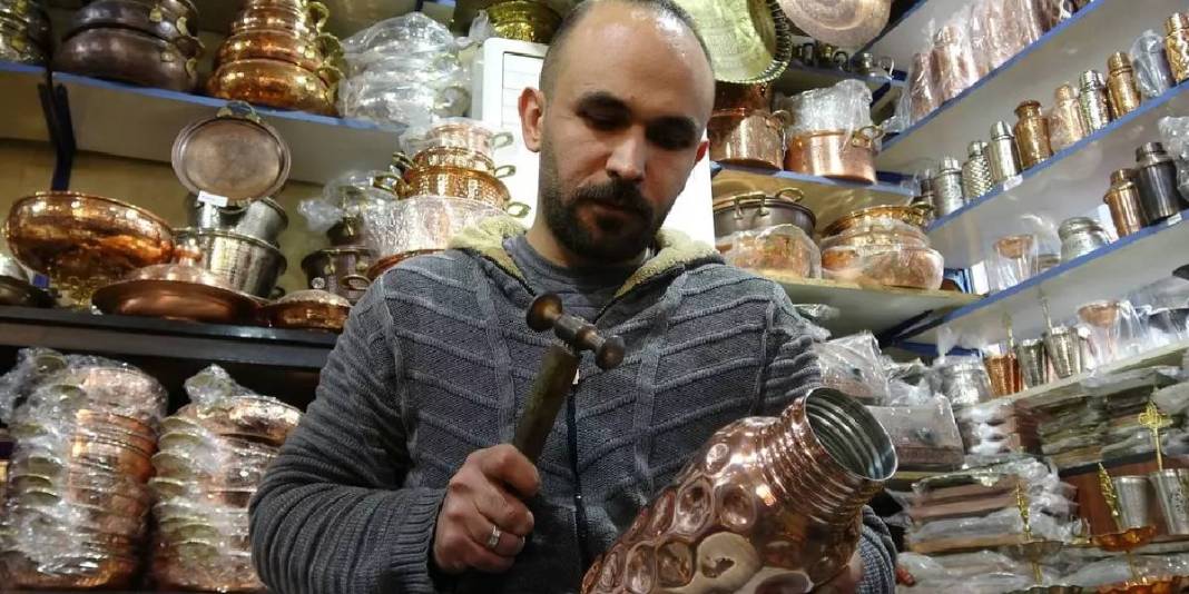 Bir mesleği kaybolmaktan kurtardılar! El emeğiyle üretiyor talebe yetişemiyorlar: Fiyatı 1300-3000 TL arasında değişiyor 2